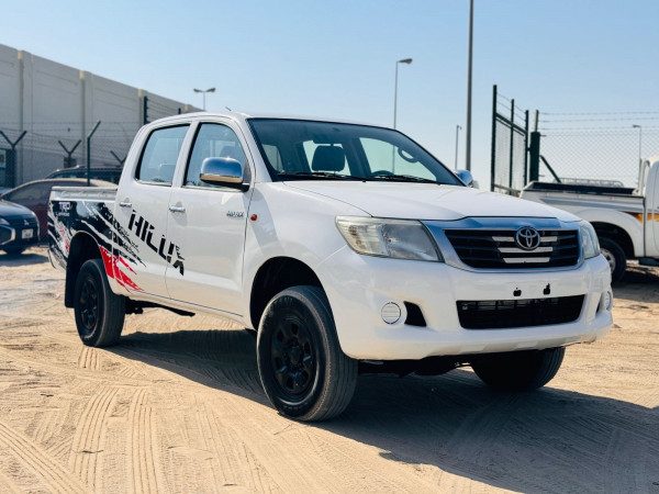 Toyota Hilux 2015/ White LHD Diesel MT Pickup 4WD view 6