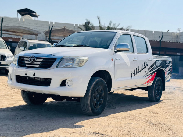 Toyota Hilux 2015/ White LHD Diesel MT Pickup 4WD view 11