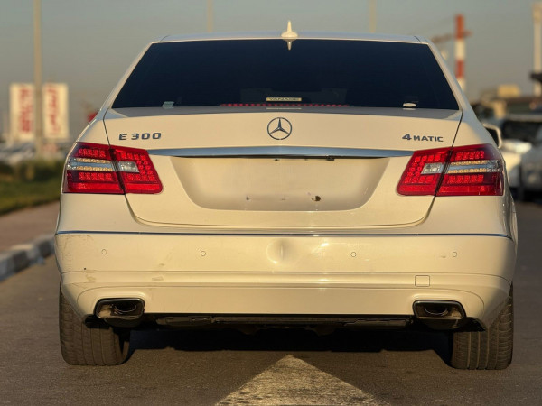 Mercedes-Benz E 300 2013/ White LHD Petrol AT Sedan 4WD view 8