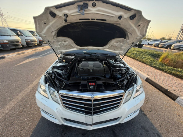 Mercedes-Benz E 300 2013/ White LHD Petrol AT Sedan 4WD view 9