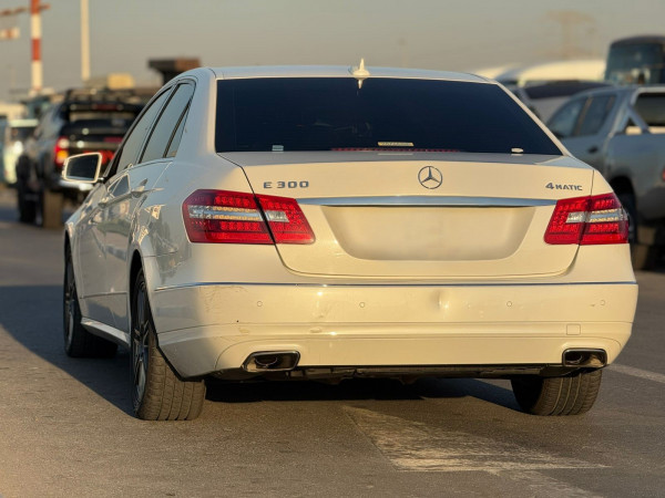 Mercedes-Benz E 300 2013/ White LHD Petrol AT Sedan 4WD view 11