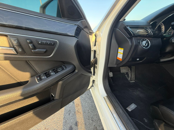 Mercedes-Benz E 300 2013/ White LHD Petrol AT Sedan 4WD view 12