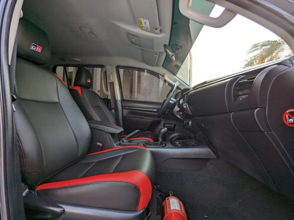 Toyota Hilux 2017  Black LHD Petrol AT Pickup 4WD view 7