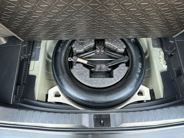 Toyota RAV 4 2021  Black LHD Hybrid AT SUV Crossover 4WD view 5