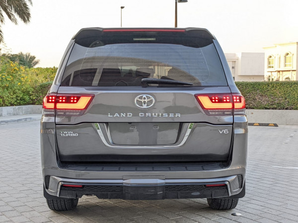 Toyota Land Cruiser 2011  Grey LHD Petrol AT SUV 4WD view 12