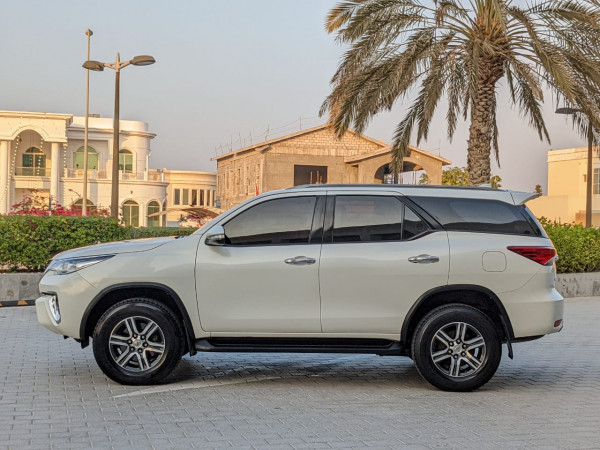 Toyota Fortuner 2016/ White LHD Petrol AT SUV 4WD view 2