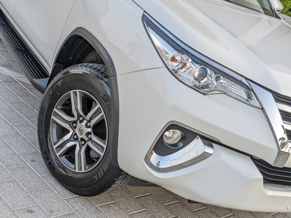 Toyota Fortuner 2016/ White LHD Petrol AT SUV 4WD view 3