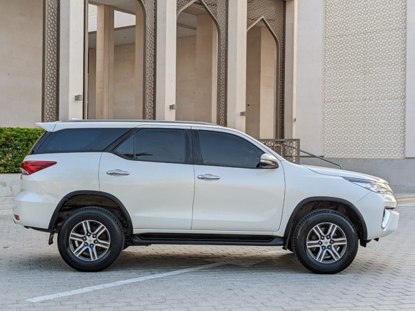 Toyota Fortuner 2016/ White LHD Petrol AT SUV 4WD view 12