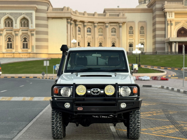 Toyota Land Cruiser Pickup 2012/ White RHD Diesel MT Pickup 4WD