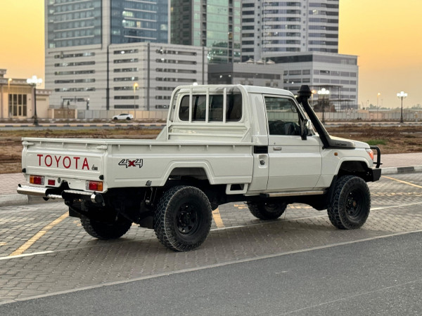 Toyota Land Cruiser Pickup 2012/ White RHD Diesel MT Pickup 4WD view 2