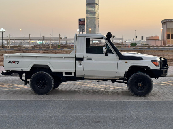 Toyota Land Cruiser Pickup 2012/ White RHD Diesel MT Pickup 4WD view 3