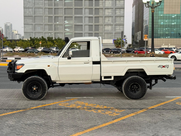 Toyota Land Cruiser Pickup 2012/ White RHD Diesel MT Pickup 4WD view 5