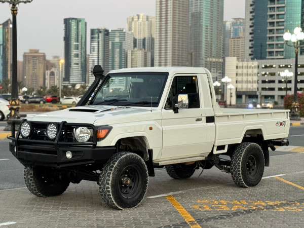 Toyota Land Cruiser Pickup 2012/ White RHD Diesel MT Pickup 4WD view 6