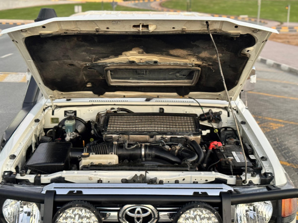 Toyota Land Cruiser Pickup 2012/ White RHD Diesel MT Pickup 4WD view 8