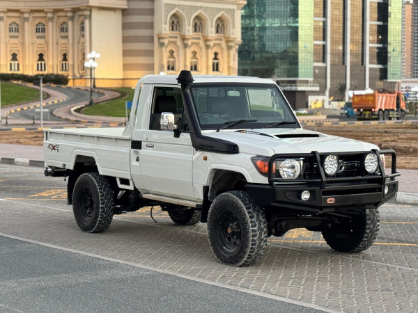 Toyota Land Cruiser Pickup 2012/ White RHD Diesel MT Pickup 4WD view 9
