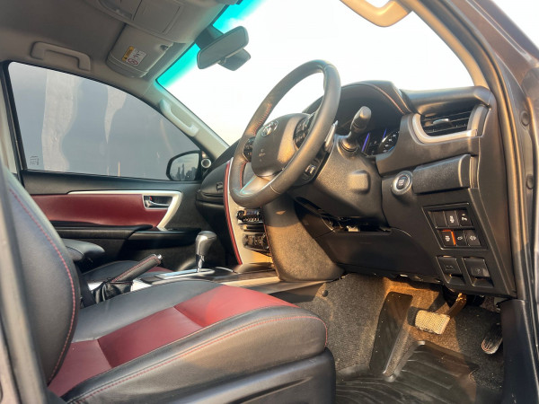 Toyota Fortuner 2020/ Grey RHD Diesel AT SUV 4WD view 17