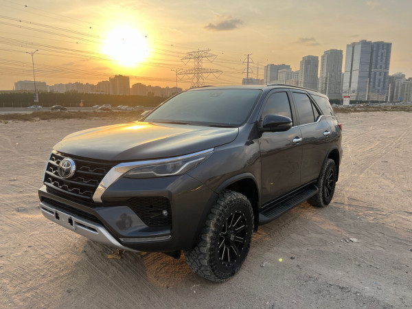Toyota Fortuner 2020/ Grey RHD Diesel AT SUV 4WD view 18