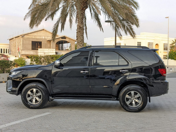 Toyota Fortuner 2008/ Black LHD Petrol AT SUV 4WD view 15