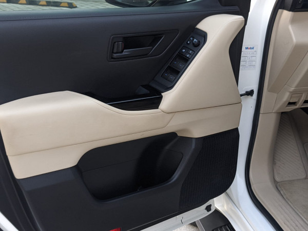 Toyota Land Cruiser 2022  White LHD Petrol AT SUV 4WD view 17