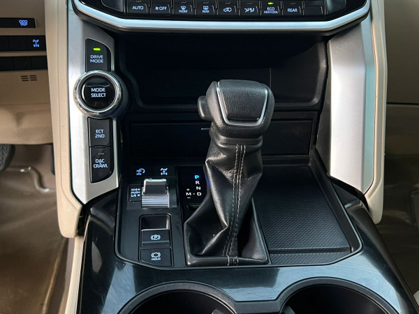 Toyota Land Cruiser 2022  Black LHD Petrol AT SUV 4WD view 8