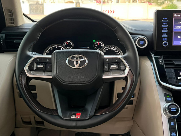 Toyota Land Cruiser 2022  Black LHD Petrol AT SUV 4WD view 9