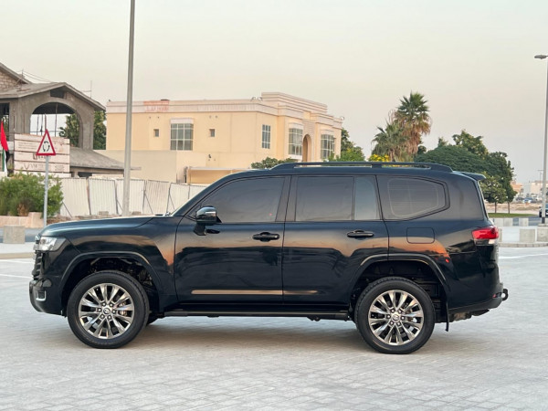 Toyota Land Cruiser 2022  Black LHD Petrol AT SUV 4WD view 18