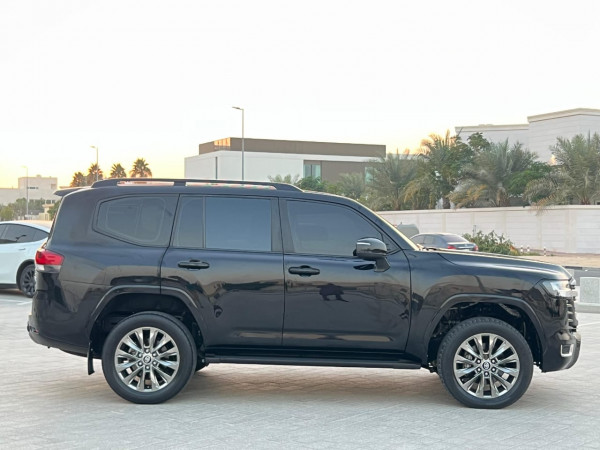 Toyota Land Cruiser 2022  Black LHD Petrol AT SUV 4WD view 20