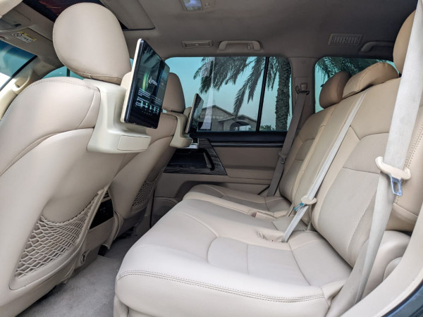 Toyota Land Cruiser 2014  Black LHD Petrol AT SUV 4WD view 5