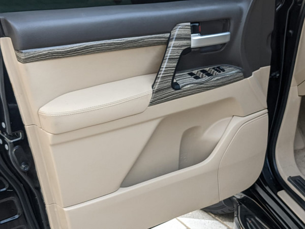 Toyota Land Cruiser 2014  Black LHD Petrol AT SUV 4WD view 15