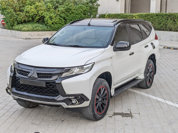 Mitsubishi Montero 2019  White LHD Petrol AT SUV 4WD