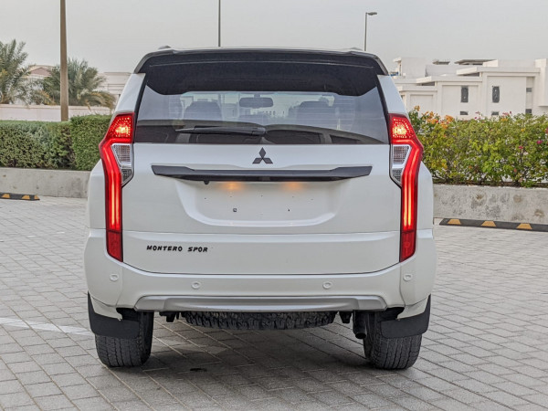 Mitsubishi Montero 2019  White LHD Petrol AT SUV 4WD view 3