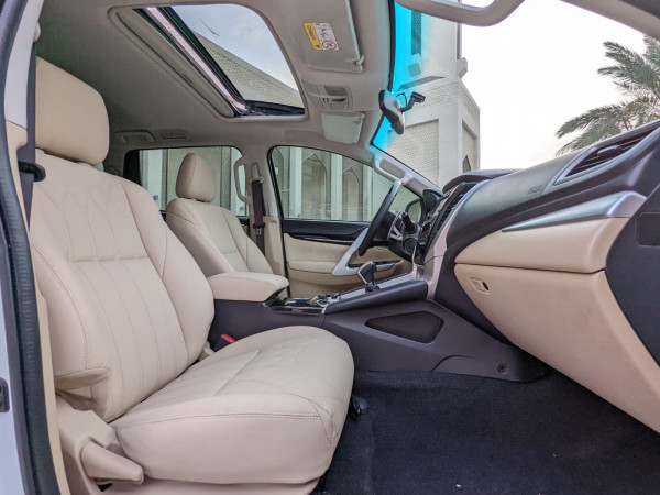 Mitsubishi Montero 2019  White LHD Petrol AT SUV 4WD view 5