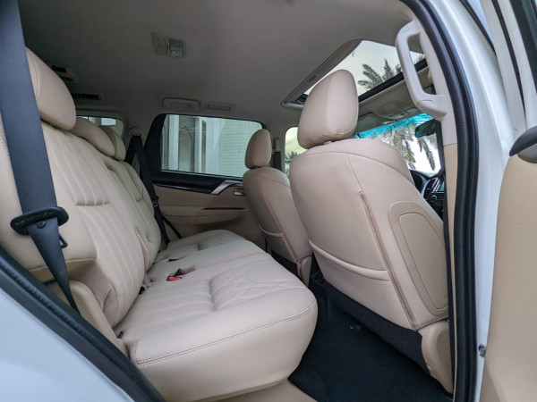 Mitsubishi Montero 2019  White LHD Petrol AT SUV 4WD view 8