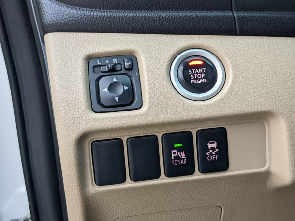 Mitsubishi Montero 2019  White LHD Petrol AT SUV 4WD view 9