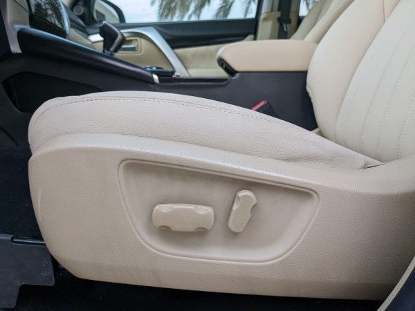 Mitsubishi Montero 2019  White LHD Petrol AT SUV 4WD view 10