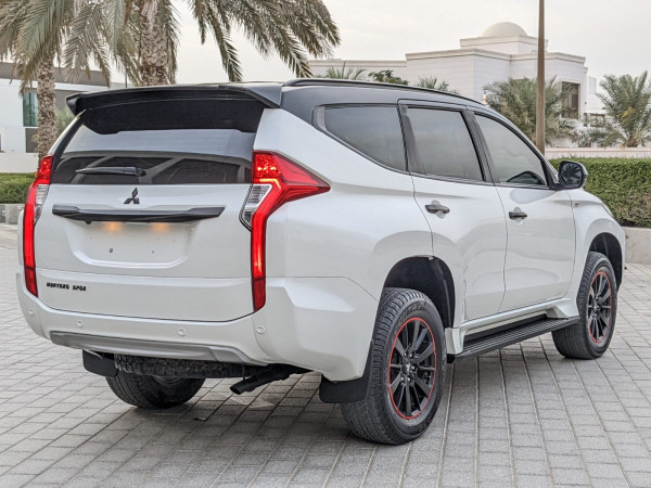 Mitsubishi Montero 2019  White LHD Petrol AT SUV 4WD view 12