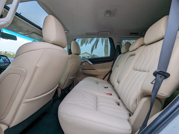 Mitsubishi Montero 2019  White LHD Petrol AT SUV 4WD view 14