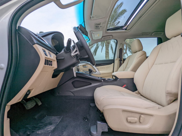 Mitsubishi Montero 2019  White LHD Petrol AT SUV 4WD view 16