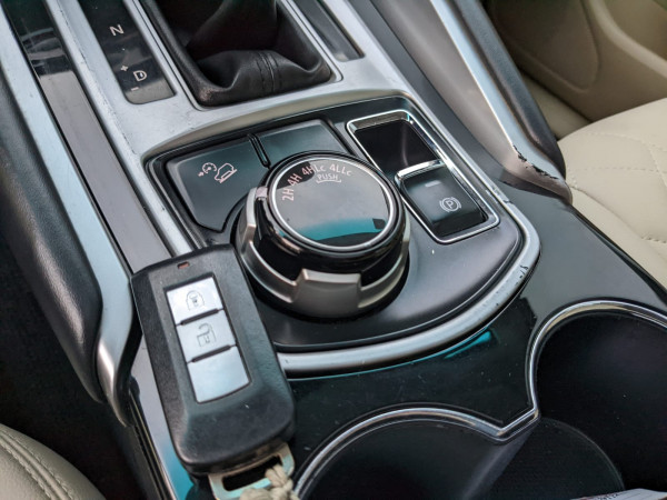 Mitsubishi Montero 2019  White LHD Petrol AT SUV 4WD view 18