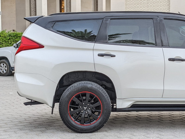 Mitsubishi Montero 2019  White LHD Petrol AT SUV 4WD view 23