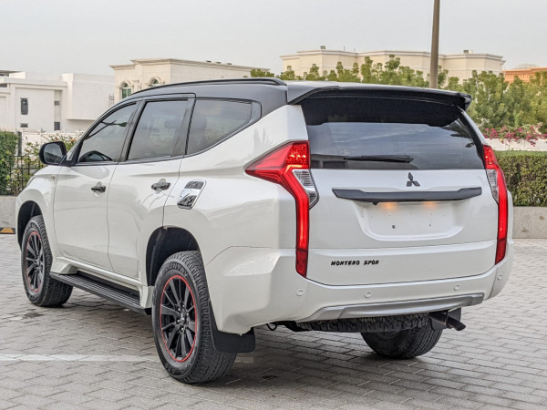 Mitsubishi Montero 2019  White LHD Petrol AT SUV 4WD view 24