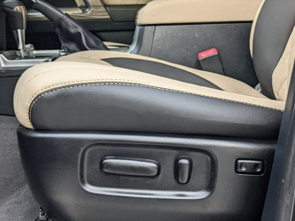 Toyota Land Cruiser 2014/ Black LHD Petrol AT SUV 4WD view 8