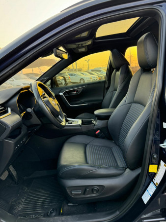 Toyota RAV 4 2022  Blue LHD Hybrid AT SUV Crossover 4WD view 3