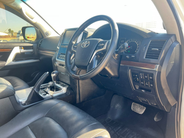 Toyota Land Cruiser 2021  White RHD Diesel AT SUV 4WD view 3