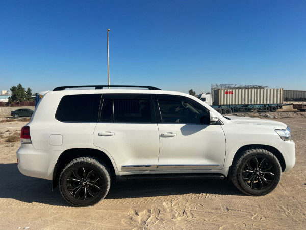 Toyota Land Cruiser 2021  White RHD Diesel AT SUV 4WD view 17