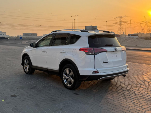 Toyota RAV 4 2017  White LHD Hybrid AT SUV Crossover 2WD view 8