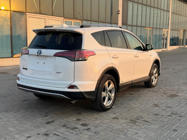 Toyota RAV 4 2017  White LHD Hybrid AT SUV Crossover 2WD view 9
