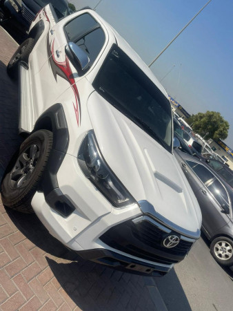 Toyota Hilux 2015  White LHD Petrol MT Pickup 4WD view 8