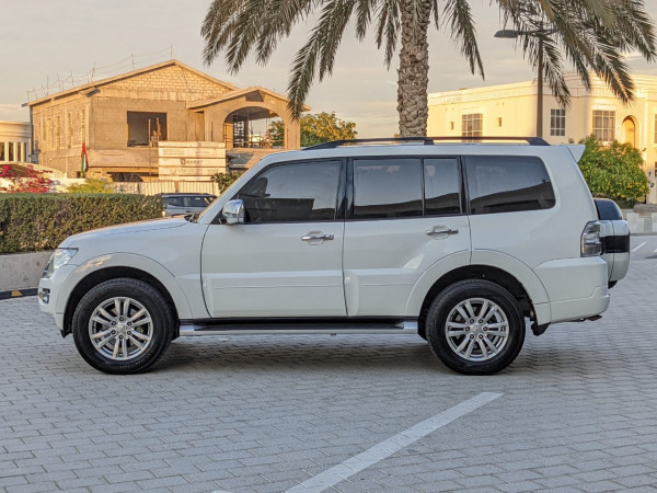 Mitsubishi Pajero 2017  White LHD Petrol AT SUV 4WD