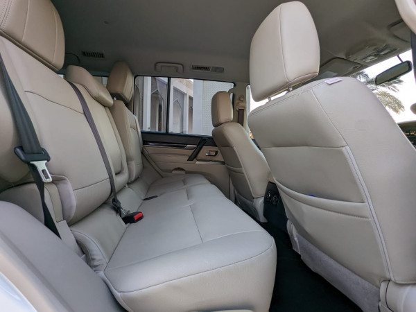 Mitsubishi Pajero 2017  White LHD Petrol AT SUV 4WD view 4
